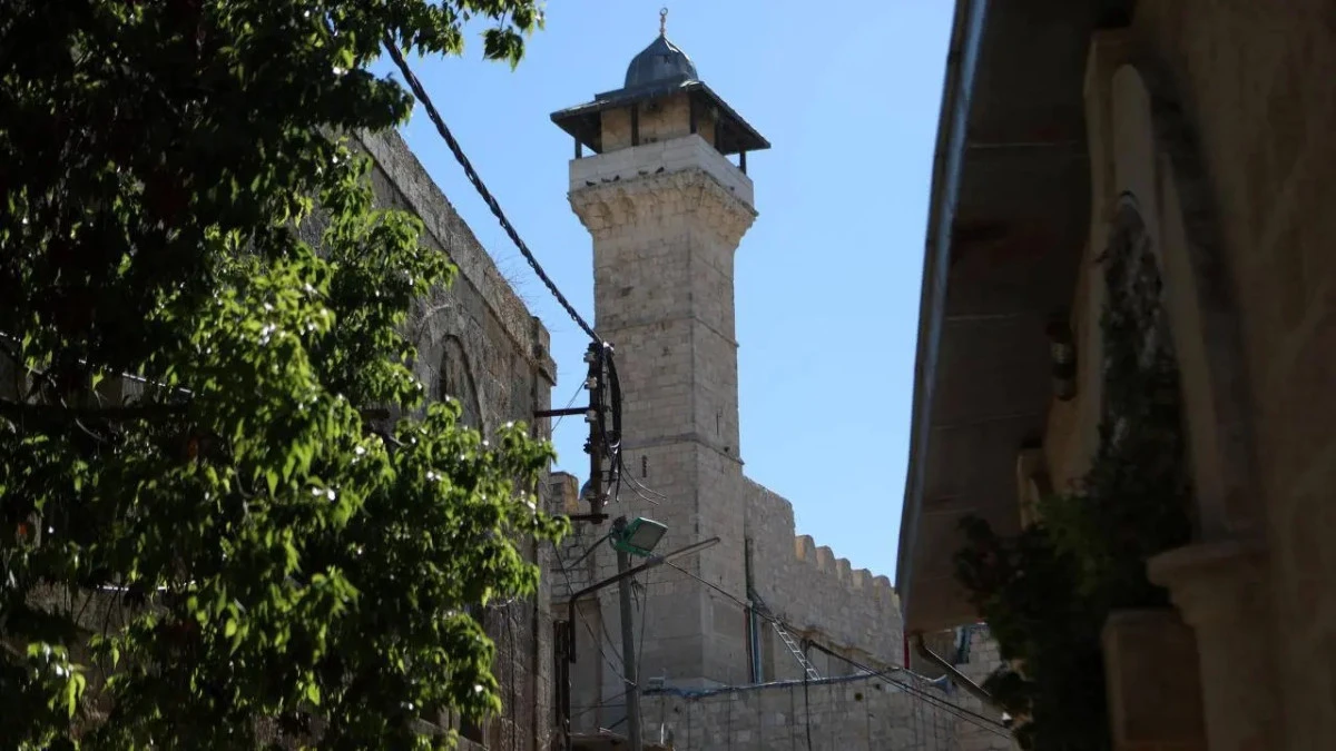 4 peygamberin kabrinin bulunduğu d&uuml;ş&uuml;n&uuml;len cami ibadete kapatıldı: Tepkiler &ccedil;ığ gibi