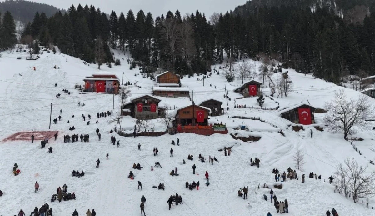Ayder&rsquo;de Kardan Adam Şenliği başladı
