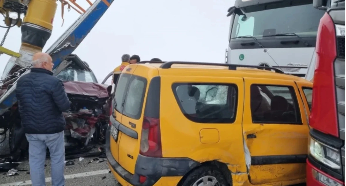Erzurum&rsquo;da zincirleme kaza: 8 kişi ağır yaralandı