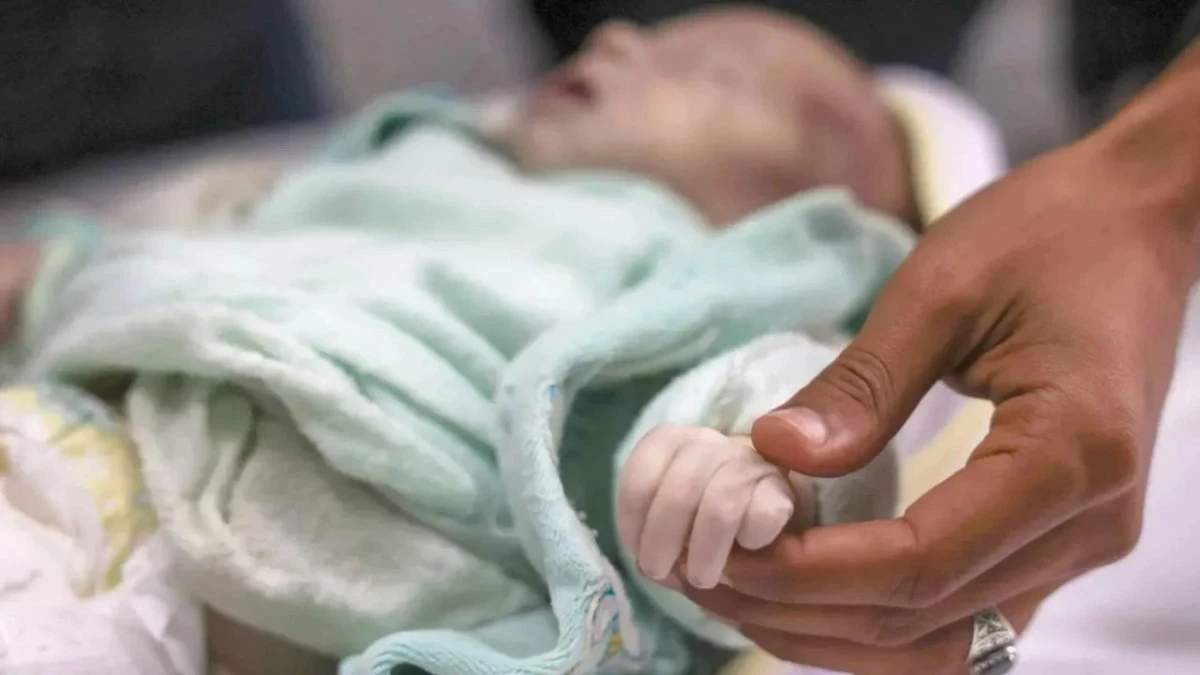 Gazze&rsquo;de 12 g&uuml;nl&uuml;k bebek soğuktan hayatını kaybetti