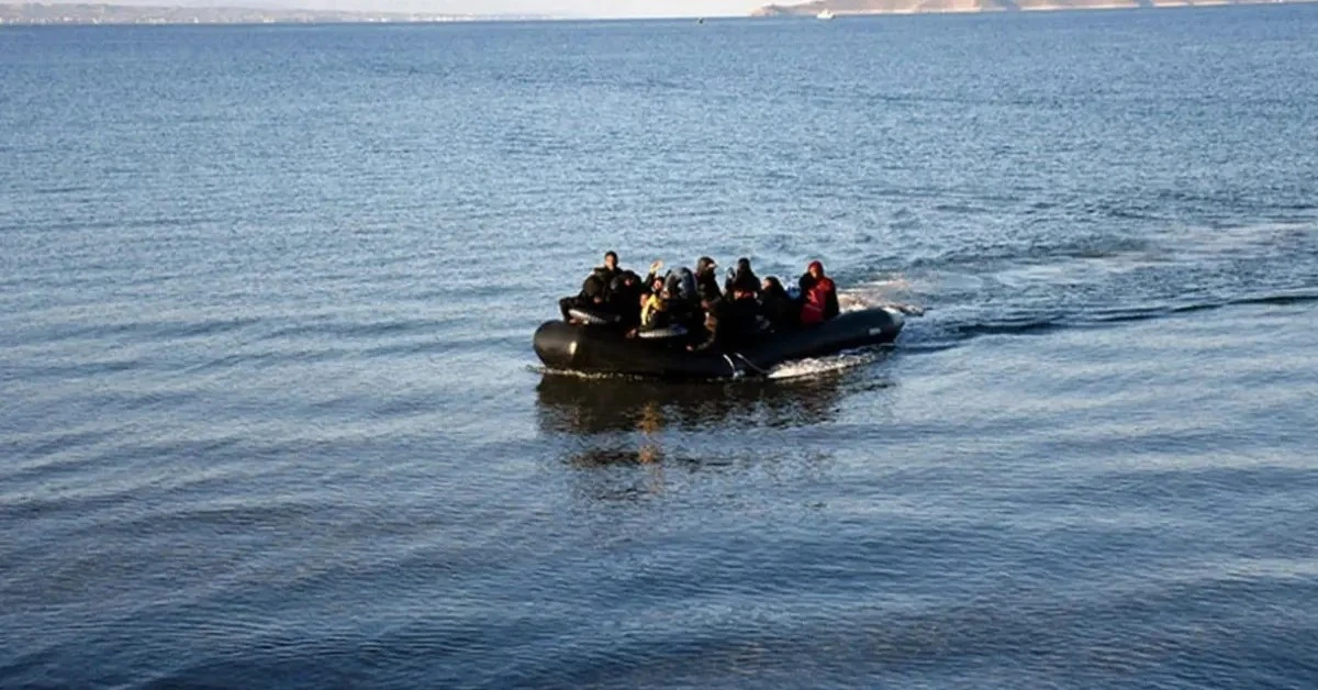 İzmir a&ccedil;ıklarında g&ouml;&ccedil;men botu battı: 3 &ouml;l&uuml;, 4 kayıp