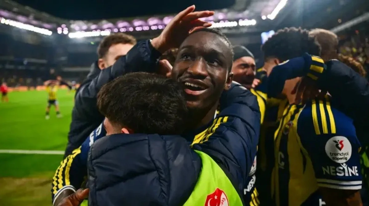 Kadık&ouml;y'de yıllarca unutulmayacak ma&ccedil;! Fenerbah&ccedil;e son dakikalarda geri d&ouml;nd&uuml;