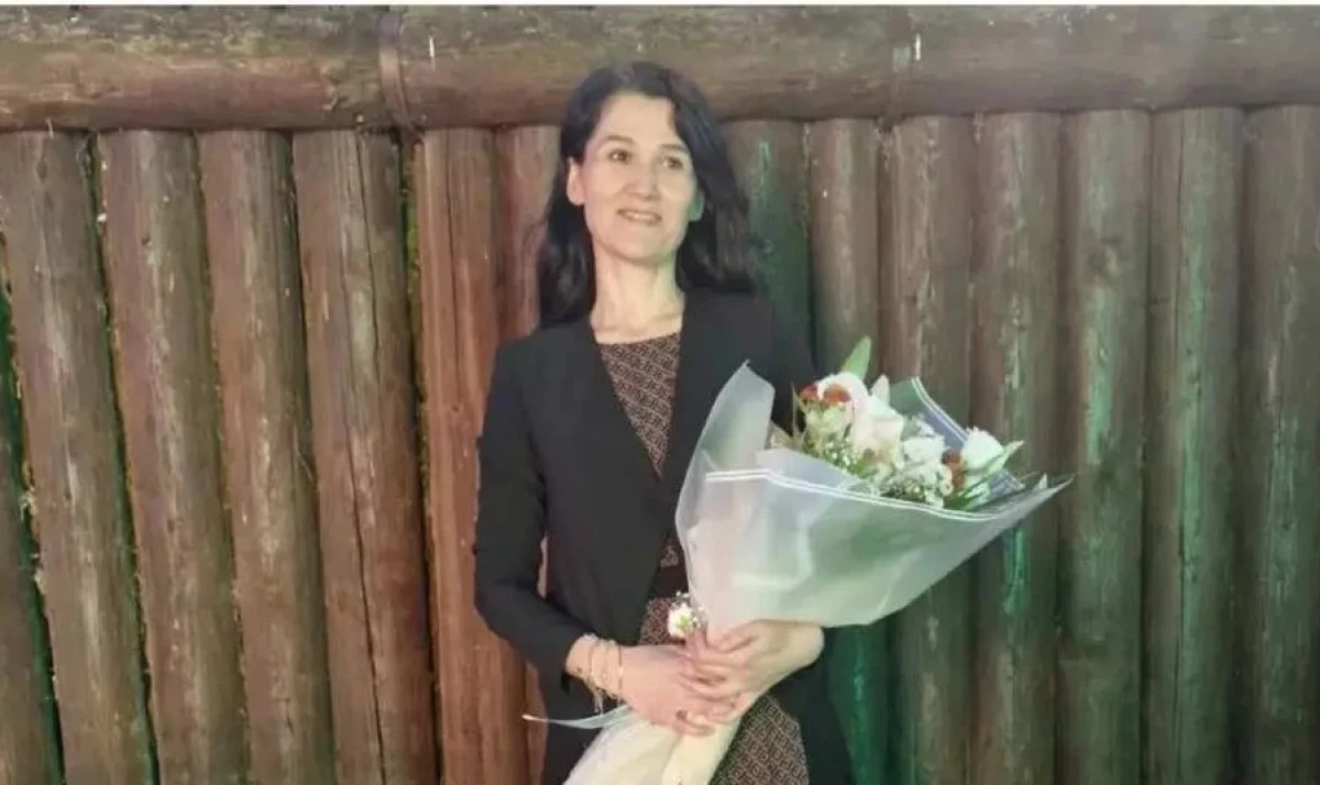 Lisede bı&ccedil;aklı saldırı: Fatma Nur &ouml;ğretmen hayatını kaybetti, 2 yaralı