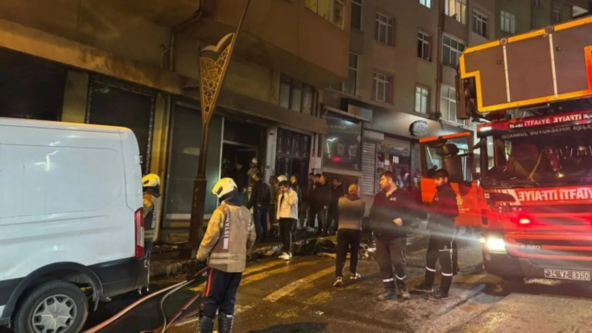 Manisa&rsquo;da 4 katlı binanın balkonunda yangın