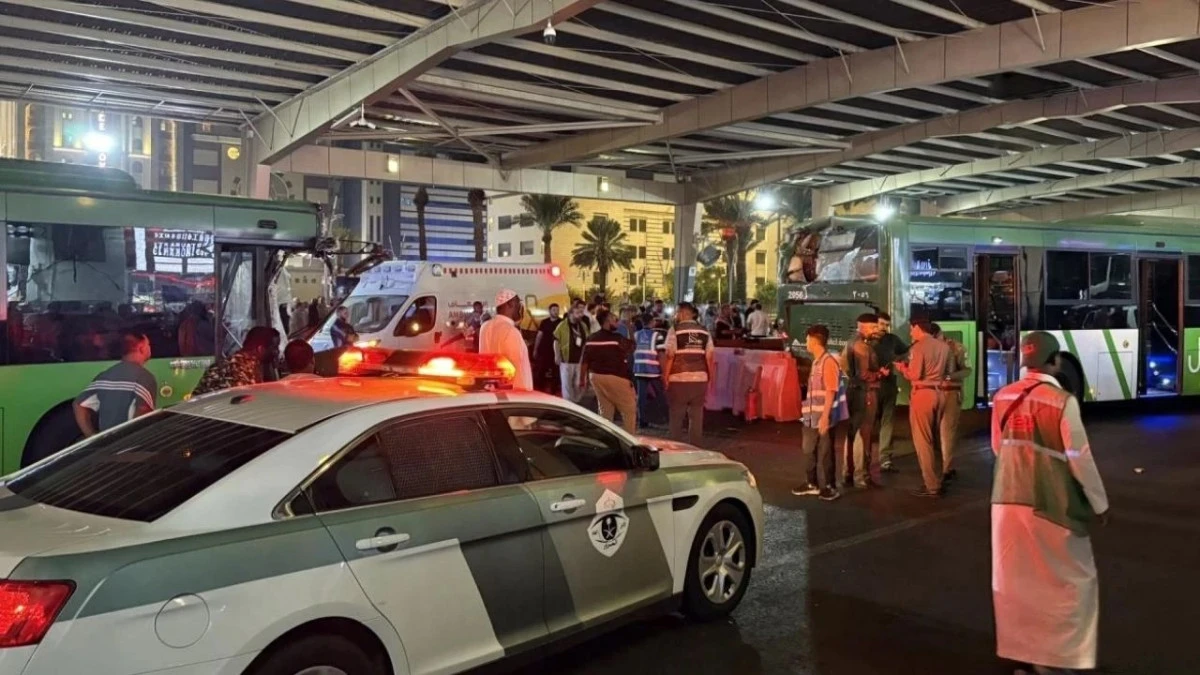 Mekke&rsquo;de T&uuml;rk kafilesine otob&uuml;s &ccedil;arptı: 1 &ouml;l&uuml;, 2 yaralı