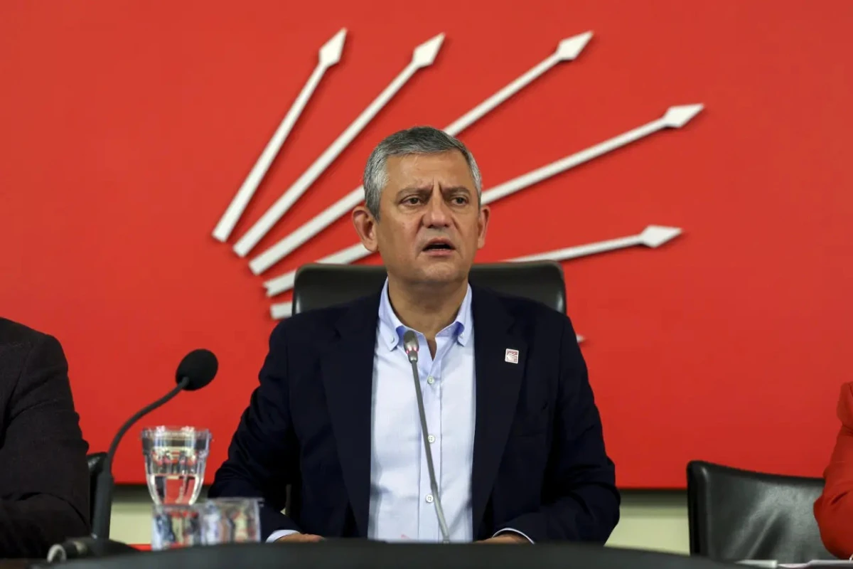 &Ouml;zg&uuml;r &Ouml;zel'den istifa resti! Kılı&ccedil;daroğlu'na jet hızında yanıt