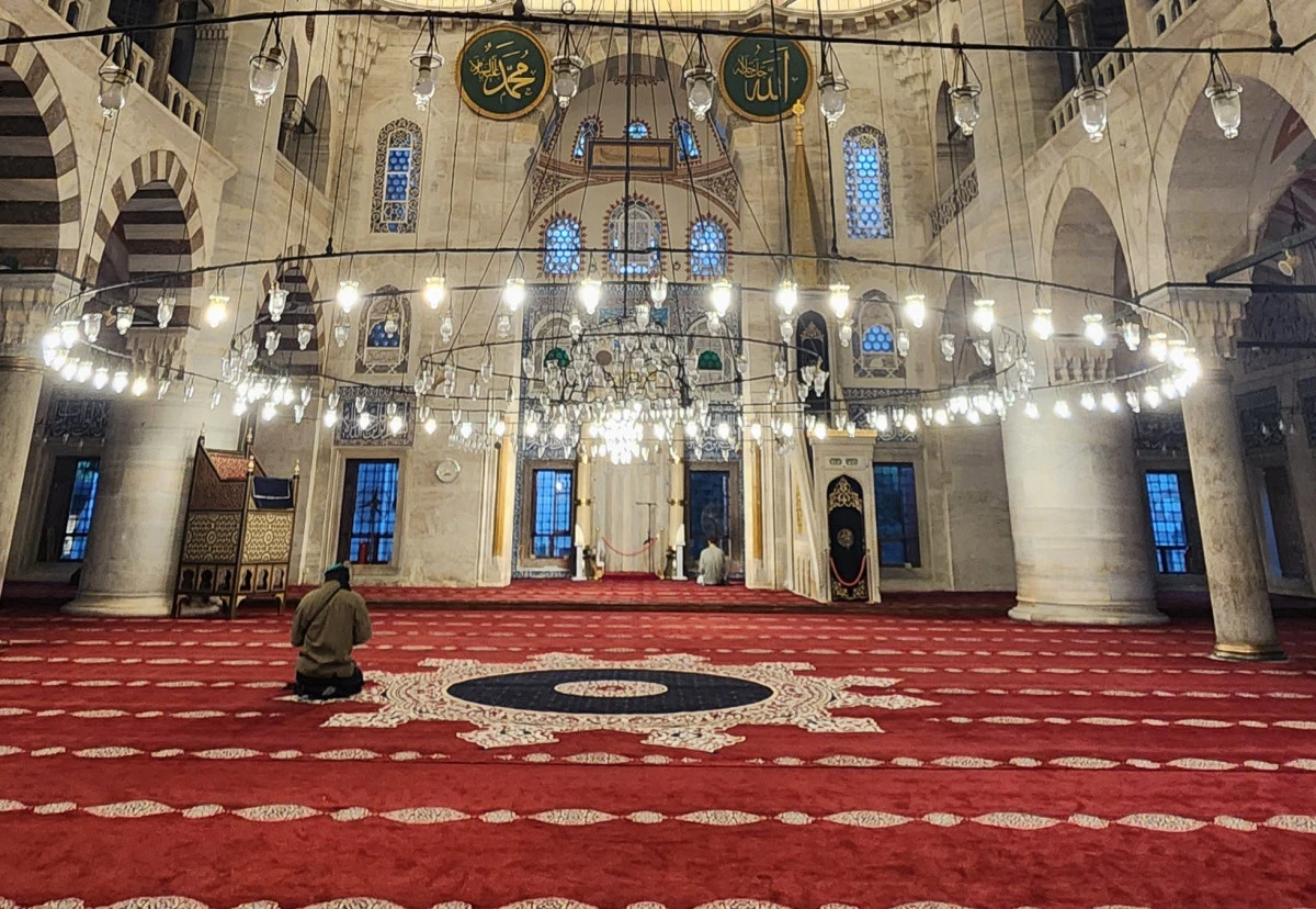 Regaib Kandili 25 Aralık Perşembe Akşamı İdrak Edilecek