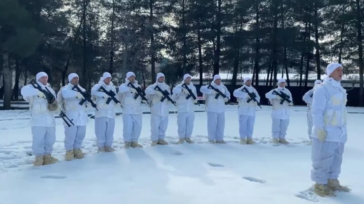 Sabahat Ninenin &Ouml;rd&uuml;ğ&uuml; Bereler Jandarmanın Y&uuml;reğini Isıttı