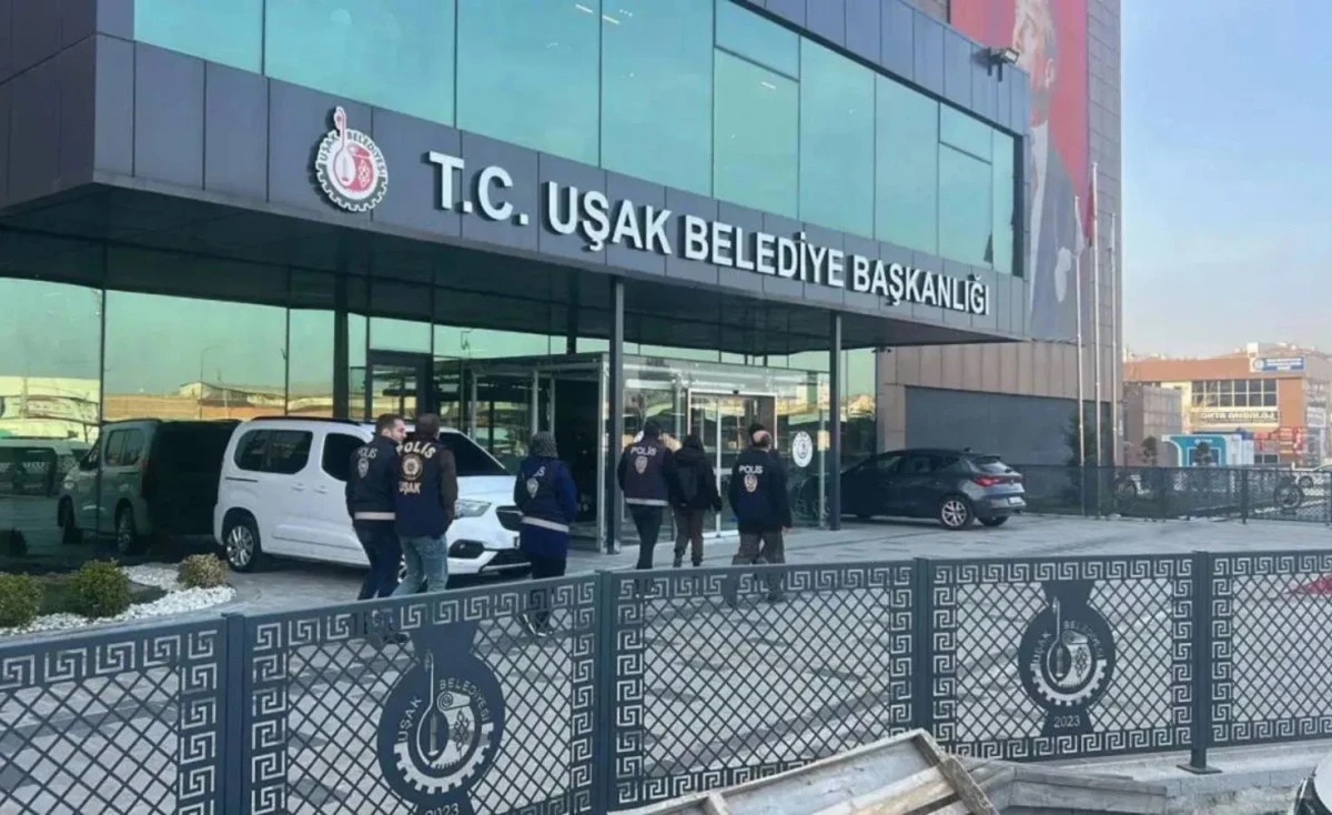 Uşak Belediyesi'ne 2. dalga operasyon! &Ccedil;ok sayıda g&ouml;zaltı kararı! Dikkat &ccedil;eken isimler